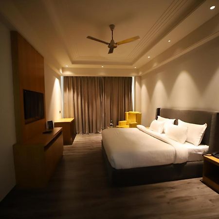 Hotel Abha Grand Alīgarh Buitenkant foto